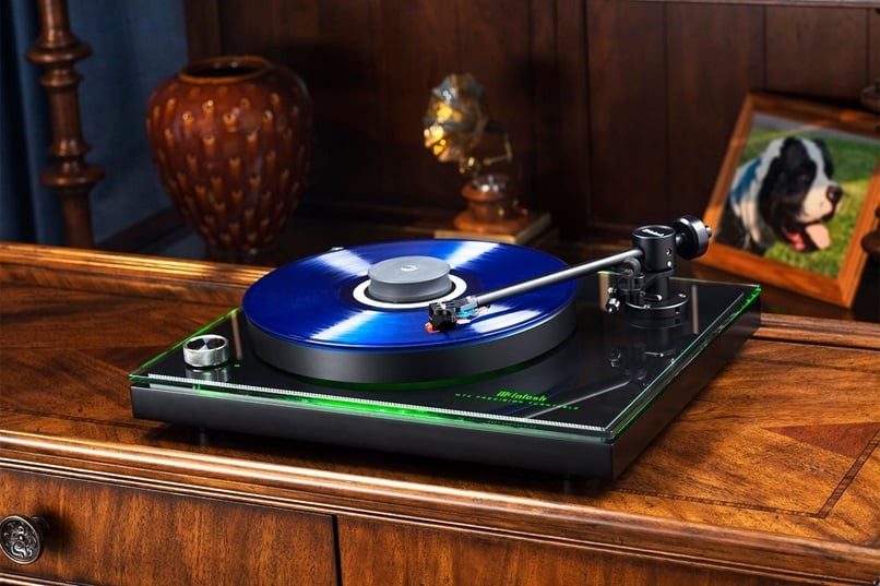 elevating-your-home-audio-experience-with-high-end-turntables-from-mcintosh